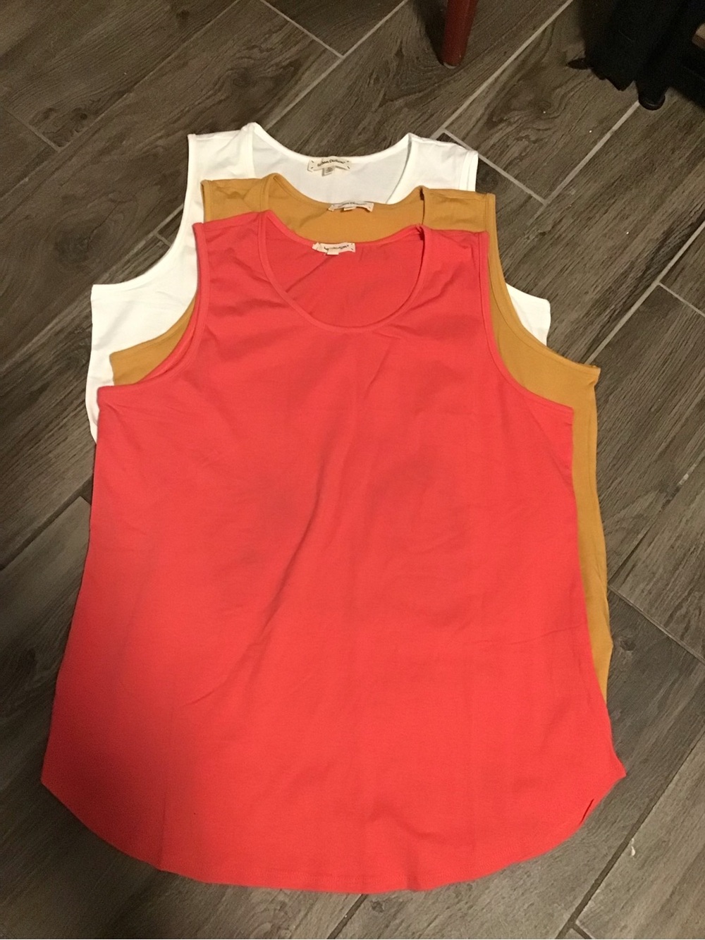 NWOT! Sleeveless Scoop Neck Tank Top in Coral, Mustard, black and White